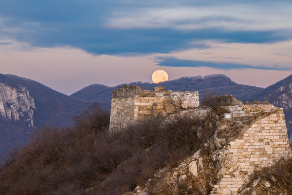 Siêu trăng cuối cùng năm 2025: Trăng lạnh chiếu sáng bầu trời mùa đông