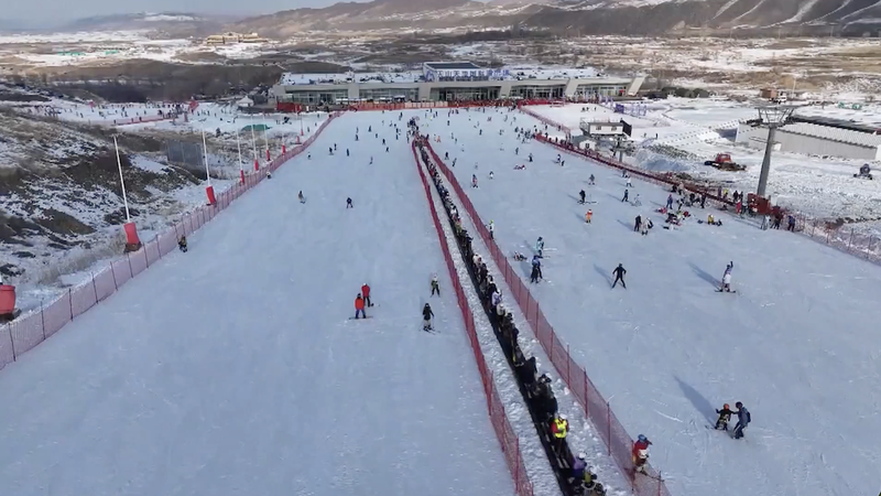 X8EHT51GQB04SGQIR8WT - Thế Giới Trong Tầm Tay Đại lục Trung Quốc vượt Thụy Sĩ với 26 triệu lượt trượt tuyết trong mùa đông video poster