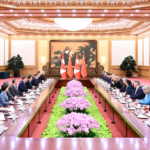 40OD7AKJGKIGQ7PYWCMY - Thế Giới Trong Tầm Tay Trung Quốc và Canada Tăng Cường Quan Hệ với Các Thỏa Thuận Thương Mại và Công Nghệ Mới