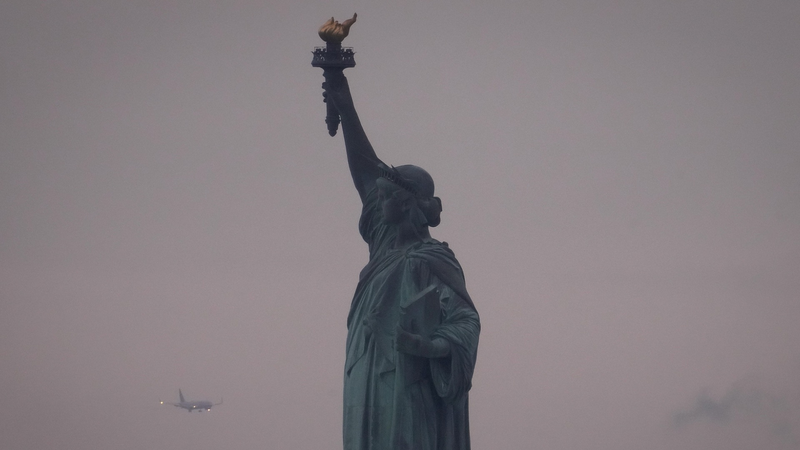 Mỹ Áp Dụng Các Hạn Chế Nhập Cảnh Mới Cho 20 Quốc Gia