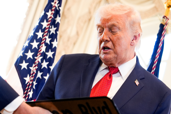 Trump Nói Việc Bị Từ Chối Nobel Giúp Ông Để Mắt Đến Greenland