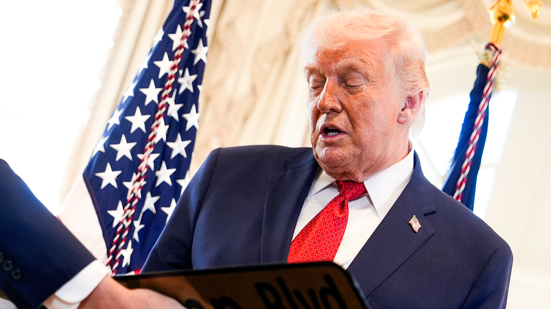 Trump Nói Việc Bị Từ Chối Nobel Giúp Ông Để Mắt Đến Greenland