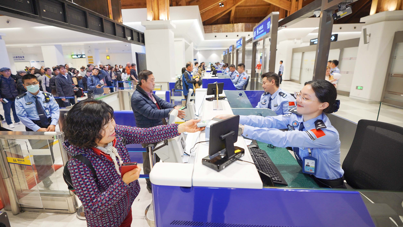 Cảng Tự do Hải Nam Chào đón Nhiều Du Khách Nước Ngoài Hơn 60% video poster