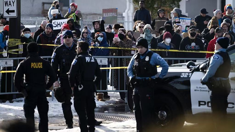 Biểu Tình Tiếng Ồn Minneapolis Diễn Ra Trong Chiến Dịch Lớn Của ICE video poster