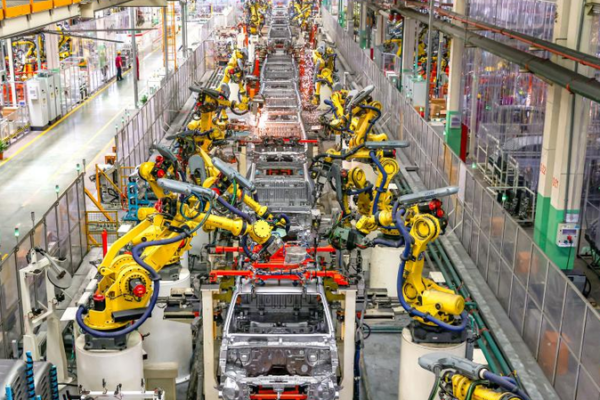 Cải Cách Nguồn Cung 10 Năm của Trung Quốc Thúc Đẩy Bùng Nổ Xe Điện và Đóng Tàu