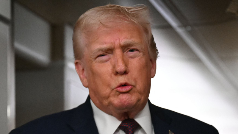 Trump cam kết 'sở hữu' Greenland, không chỉ thuê