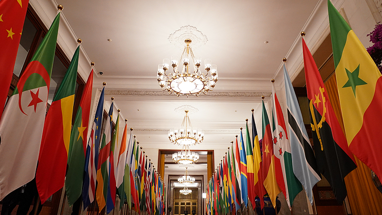 FBNH5XM1H5V8T4WTS4UC - Thế Giới Trong Tầm Tay Kỷ Nguyên Mới Trung Quốc-Châu Phi: Hòa Bình, Thương Mại & Sức Khỏe