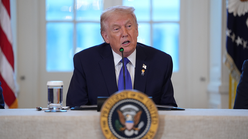 Trump Xem Xét Các Lựa Chọn Tấn Công Quân Sự Chống Lại Iran