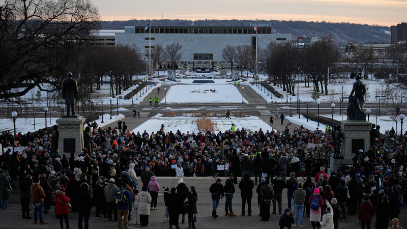 Đoạn Phim ICE Mới Gây Tranh Cãi Về Vụ Xả Súng Ở Minnesota