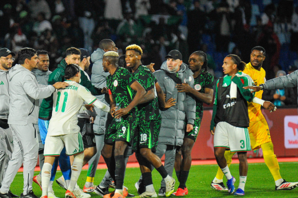 CAF phạt Algeria $100k và đình chỉ hai cầu thủ về vụ việc tại AFCON