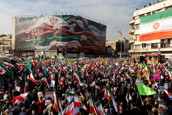 Iran Cảnh Báo Trả Đũa Khi Nhóm Tàu Sân Bay Mỹ Tiến Về Trung Đông