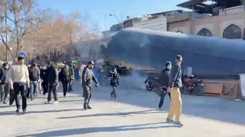 IM0XRCATXBNGLDCHZ0D1 - Thế Giới Trong Tầm Tay Lực lượng An ninh Iran Giải tán Biểu tình tại Tehran, Bắt giữ Những Nhà Tổ chức Chủ chốt video poster