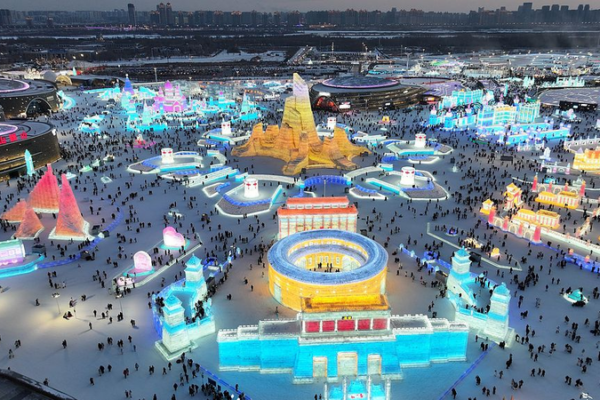Harbin Ice và Snow World được ra mắt như Công viên Mùa Đông lớn nhất Thế giới video poster