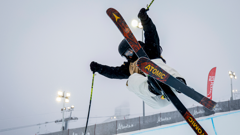 Zhang Kexin giành huy chương bạc tại Calgary FIS Halfpipe