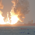 Nền tảng tên lửa lỏng xa bờ đầu tiên của Trung Quốc chuẩn bị cho vụ phóng vào tháng Hai