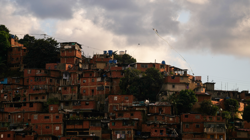 Chiến dịch quân sự của Mỹ ở Venezuela: 100 người chết và Tổng thống Maduro bị bắt video poster