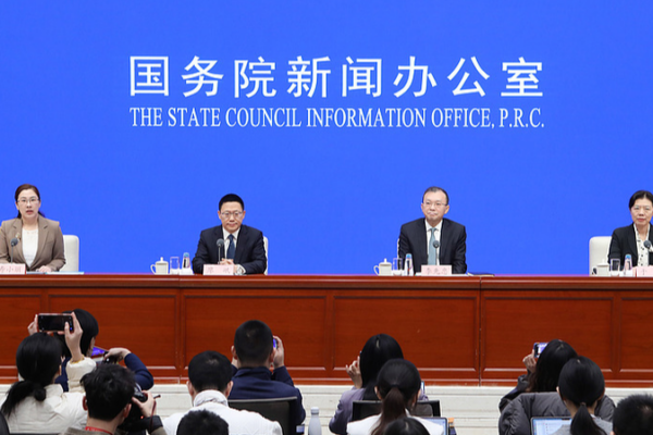 Trung Quốc Thực Hiện Chiến Lược Tài Khóa Chủ Động cho 2026