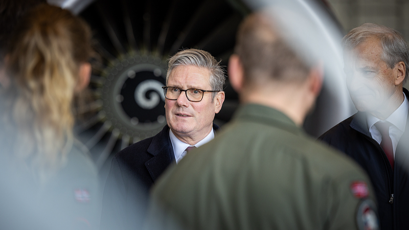 Anh và Pháp Ném Bom Kho Vũ Khí IS Bị Tình Nghi ở Syria