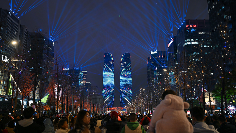 Chiến Lược Con Người Là Trước Tiên Năm 2025 Của Trung Quốc: Con Đường Mới Đến Hiện Đại Hóa