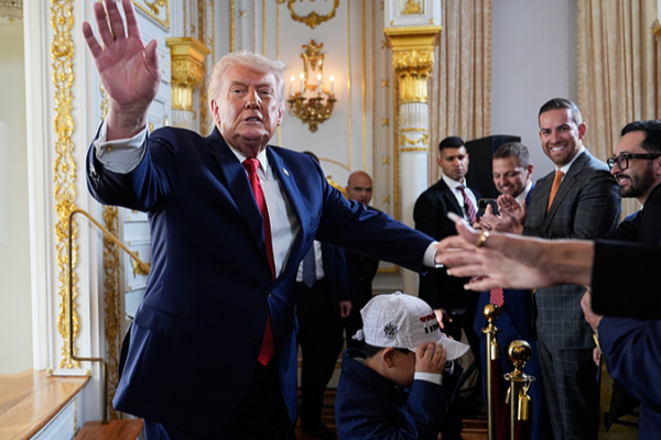 Trump cam kết loại bỏ 'Mối đe dọa từ Nga' và mua Greenland