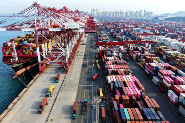 Thăm dò CGTN: Trung Quốc Nổi Lên Như Mỏ Neo Trong Nền Kinh Tế Toàn Cầu Sóng Gió