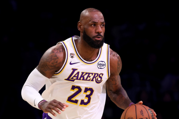 Chuỗi 21 Năm Dự Bị All-Star Của LeBron Kết Thúc