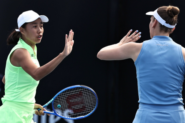 Zhang Shuai và Elise Mertens Thắng Lợi tại Giải Đôi Úc Mở Rộng