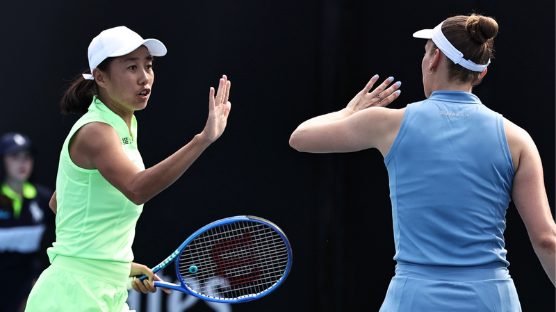 Zhang Shuai và Elise Mertens Thắng Lợi tại Giải Đôi Úc Mở Rộng