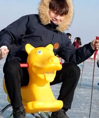 Hồ Bosten của Tân Cương trở thành một xứ sở mùa đông khổng lồ video poster