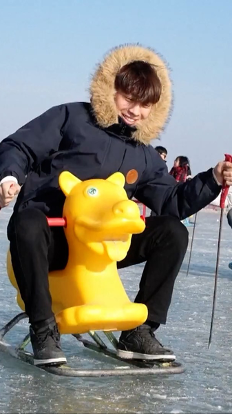 Hồ Bosten của Tân Cương trở thành một xứ sở mùa đông khổng lồ video poster