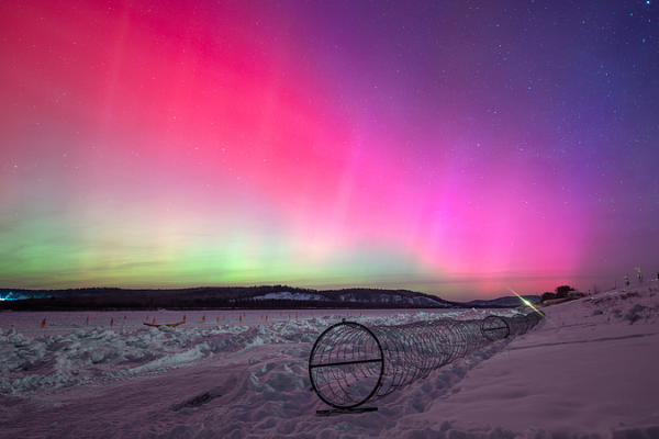 Bão Mặt Trời từ Vụ Nổ Mặt Trời Mạnh Mẽ Thắp Sáng Bầu Trời Phía Bắc